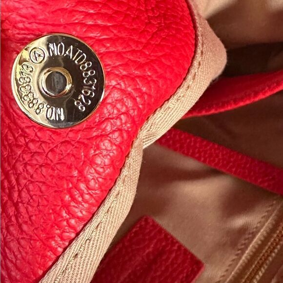 TOTE LE MONDE - The GENEVA TOTE. Spacious pocketbook can be used as a clutch. - Picture 8 of 13